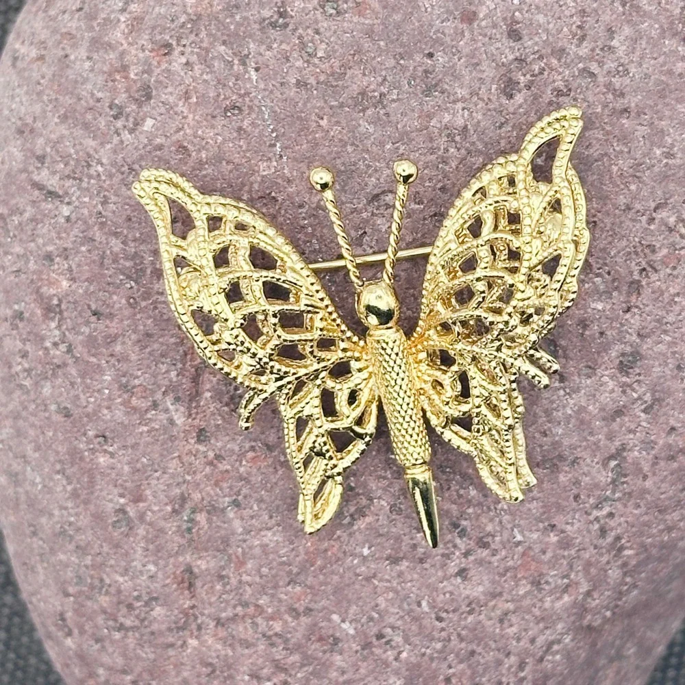 Vintage Monet Gold‎ Tone Butterfly Brooch Double Wing Filigree 1.5